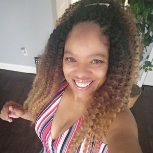 Meet your Posher, Cynthia